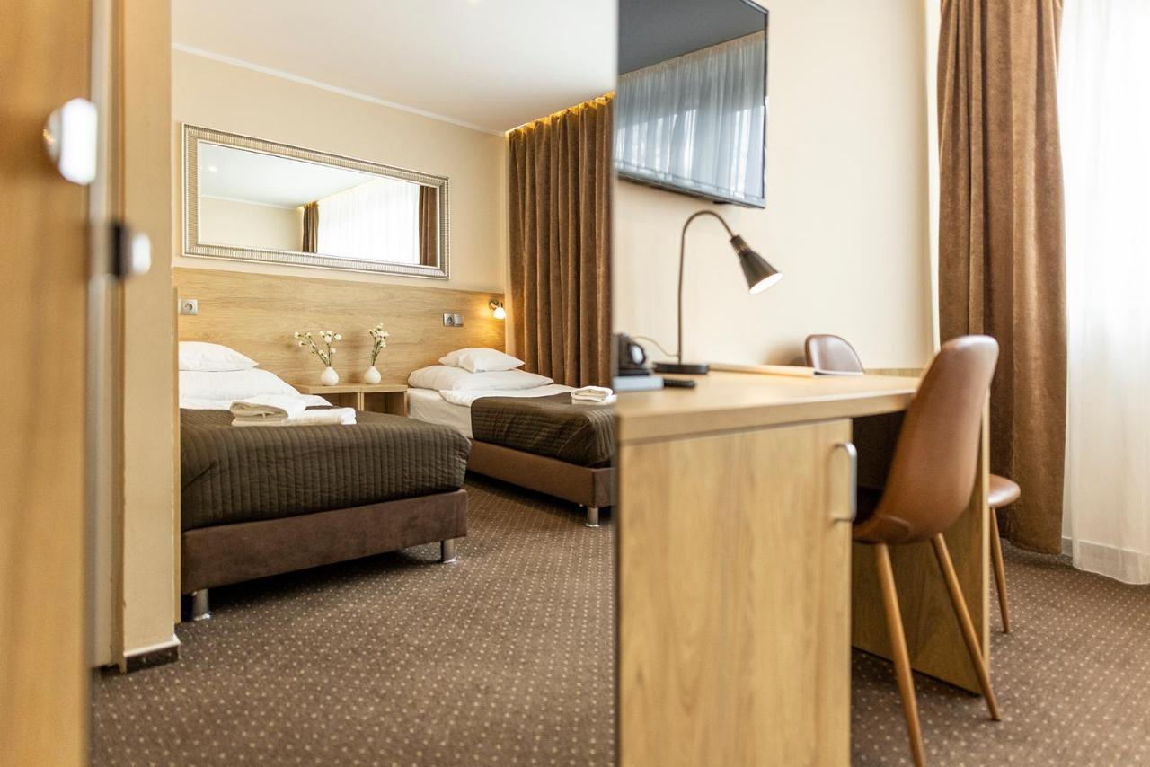 Hotel Boss Lodź Bagian luar foto