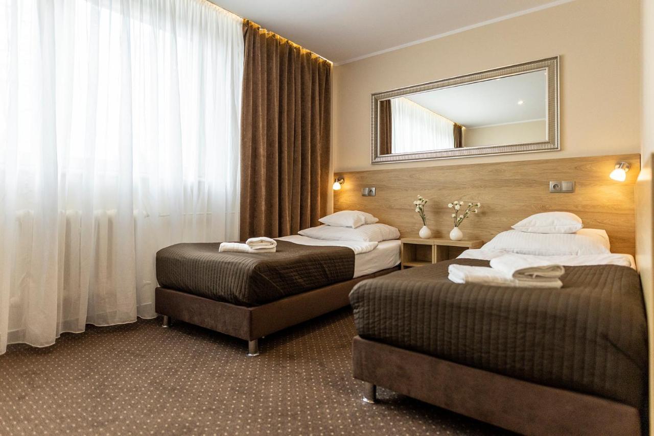 Hotel Boss Lodź Bagian luar foto
