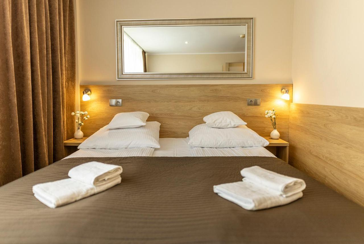 Hotel Boss Lodź Bagian luar foto