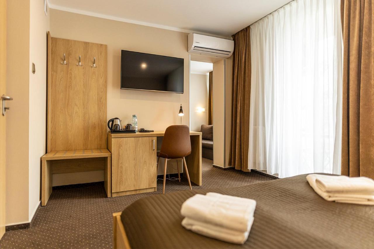 Hotel Boss Lodź Bagian luar foto