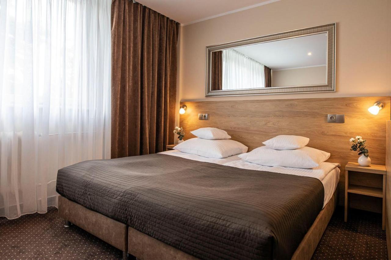 Hotel Boss Lodź Bagian luar foto