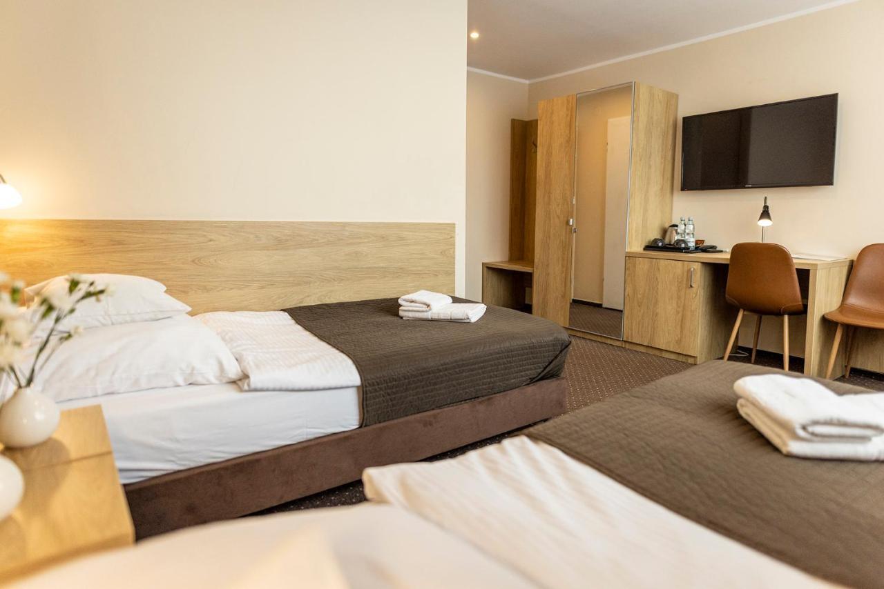 Hotel Boss Lodź Bagian luar foto