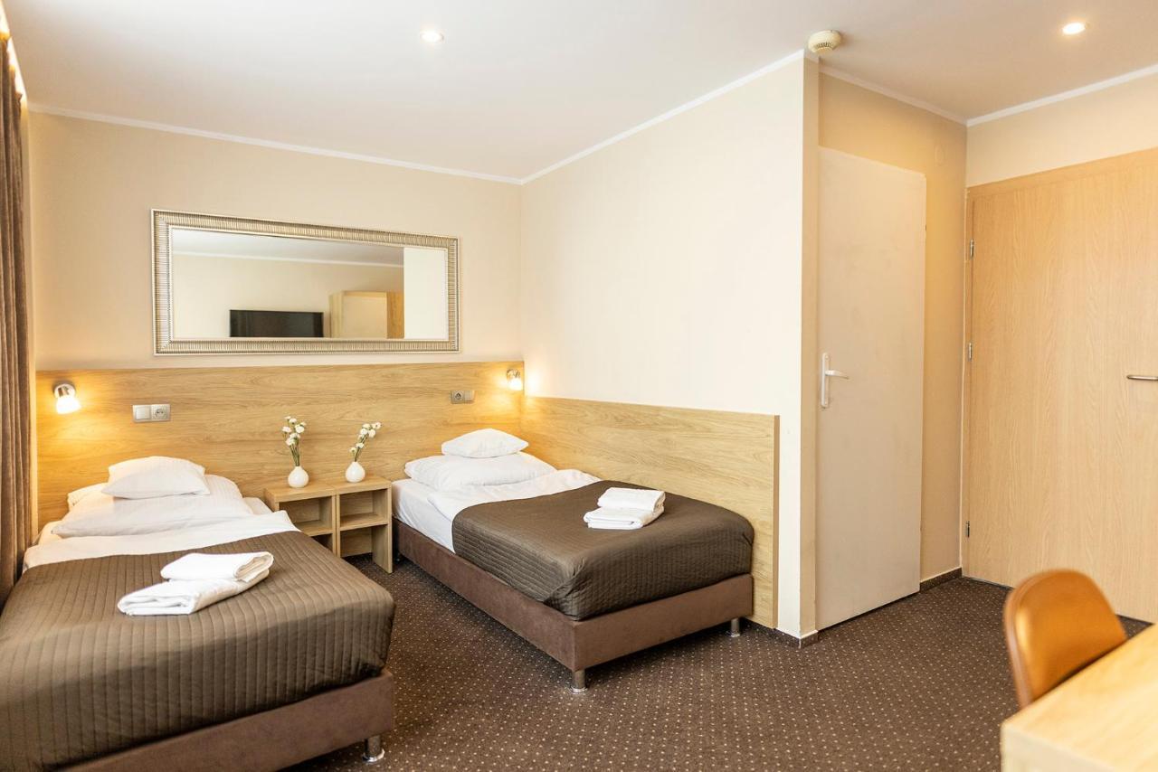 Hotel Boss Lodź Bagian luar foto