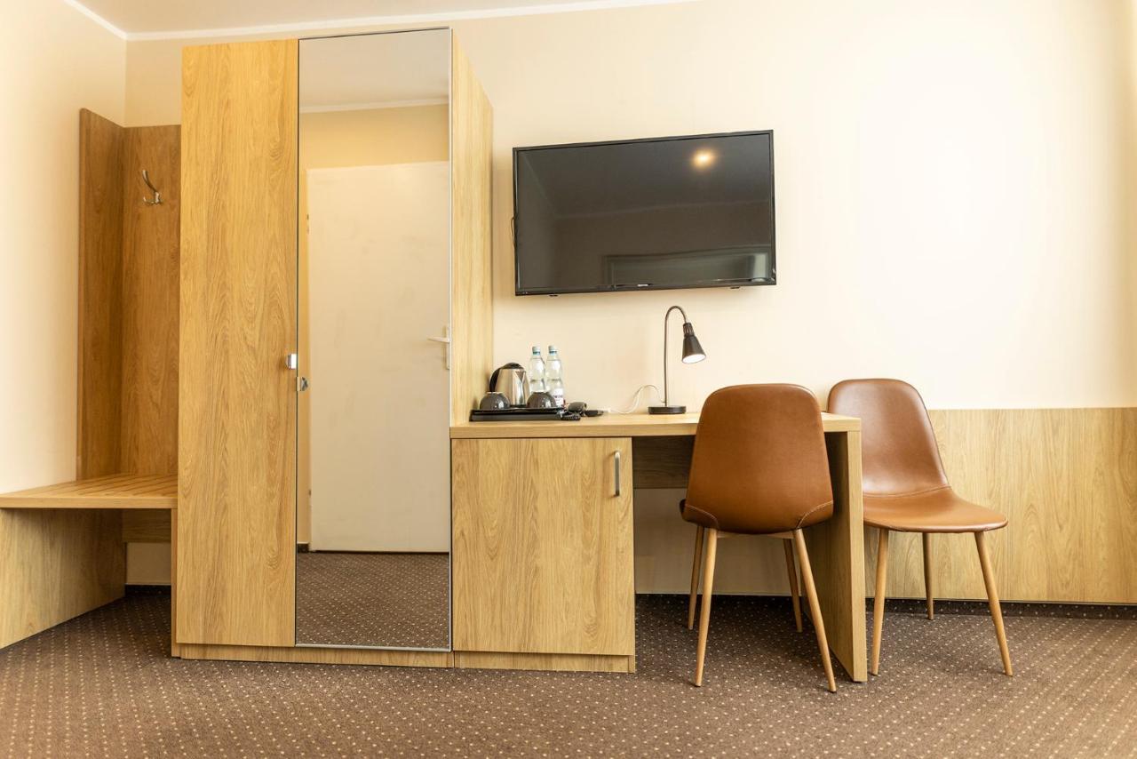 Hotel Boss Lodź Bagian luar foto
