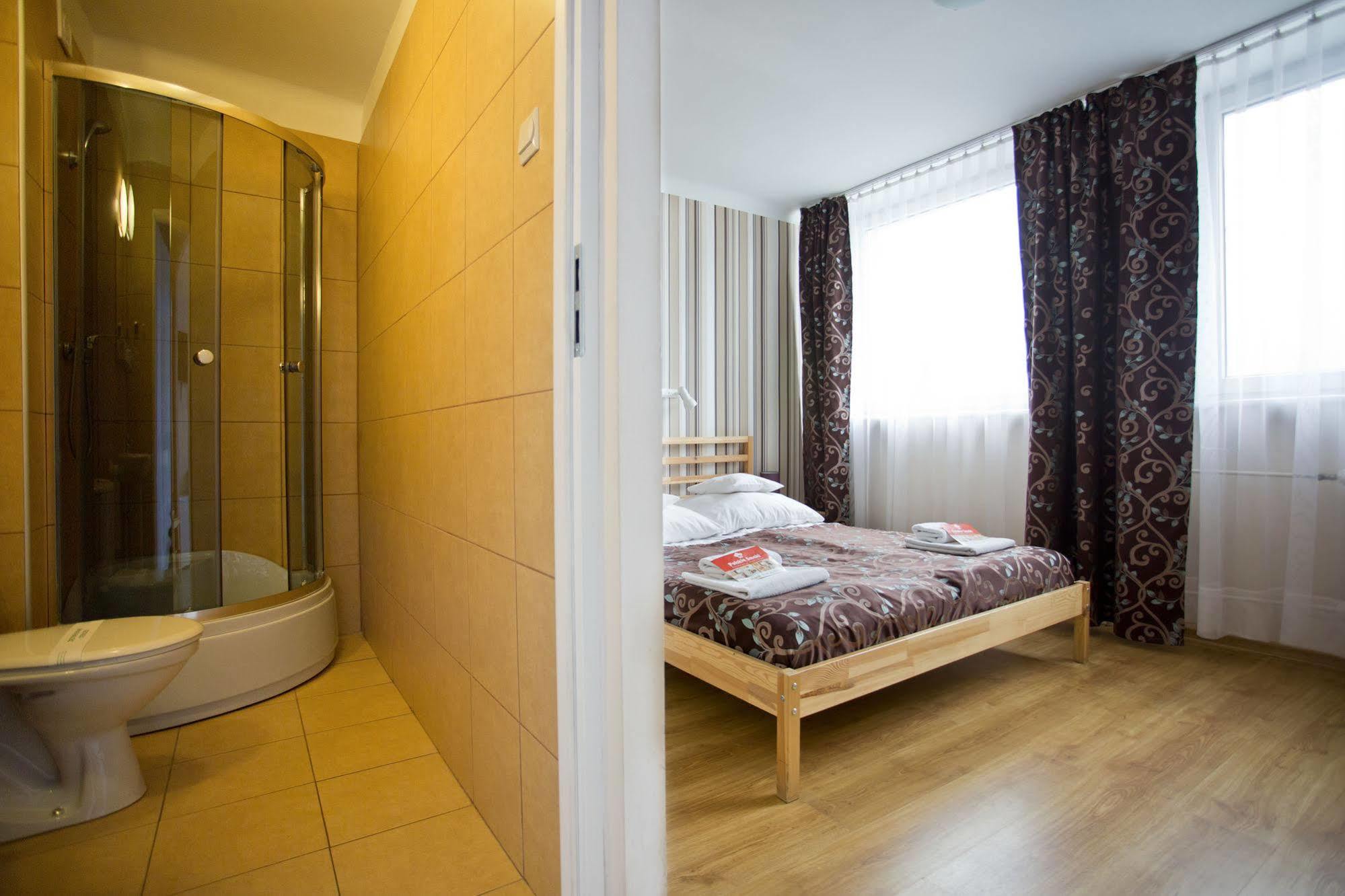 Hotel Boss Lodź Bagian luar foto